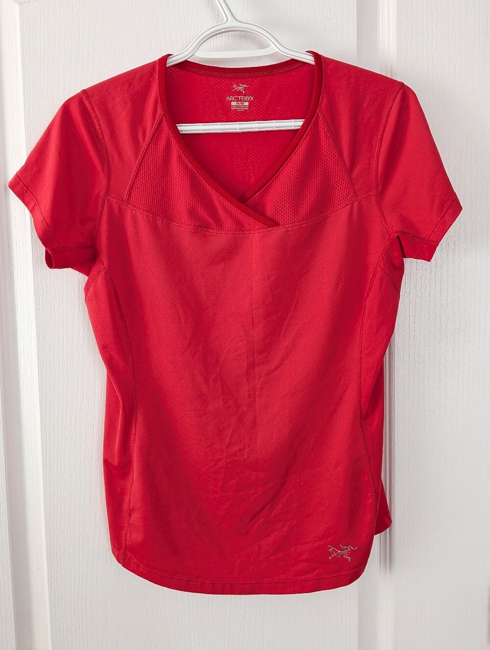 Arcterix v neck t-shirt red medium